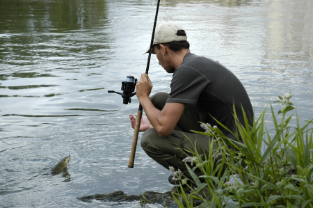 Antrag auf Zulassung zur Fischerprüfung bis spätestens 12. Oktober stellen. Foto: © Pavol Kmeto - Fotolia.com